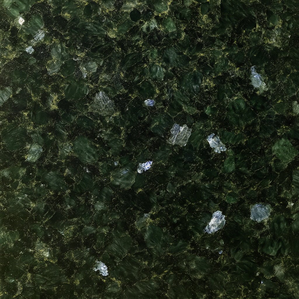 Superficie de Granito Verde Ubatuba con textura cristalina y tonos verdes oscuros.